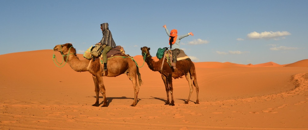 1 noche en el campamento del desierto de Merzouga y paseo en camello en las dunas